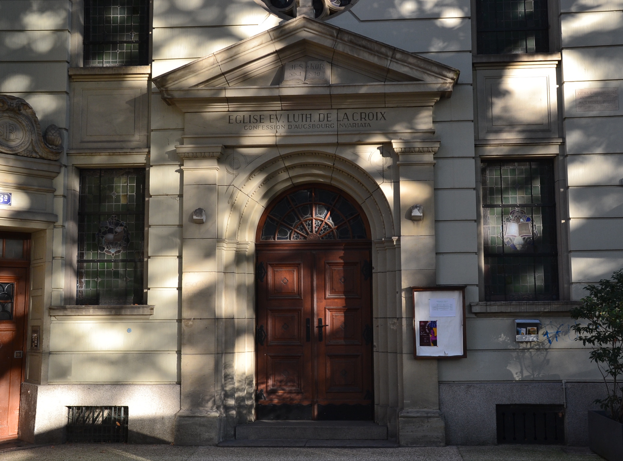 Vue rapprochée de l'Eglise